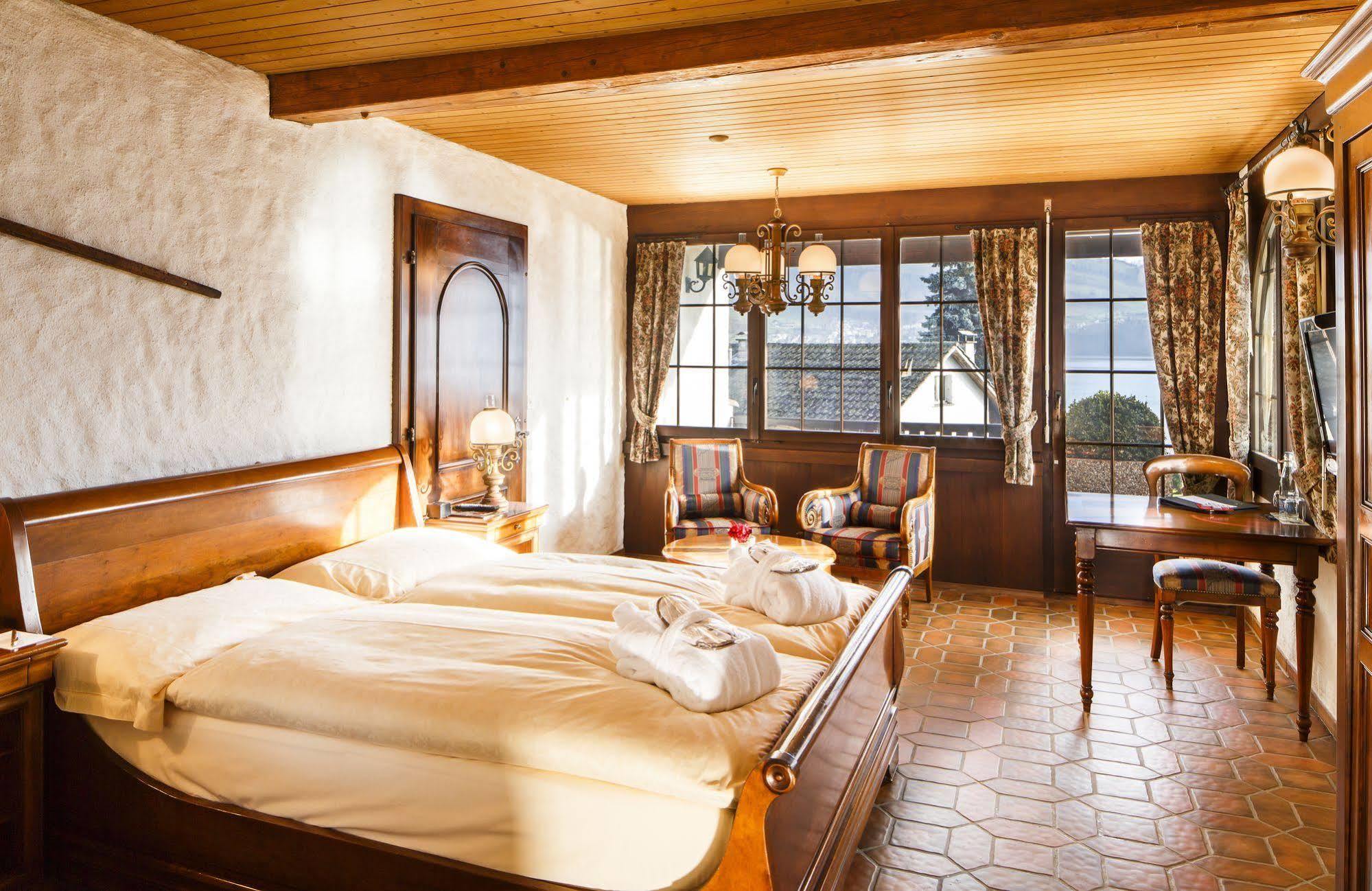 Swiss-Chalet Merlischachen - Romantik Schloss-Hotel Am See كوسناخت المظهر الخارجي الصورة